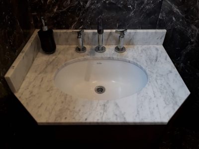 Mesada de baño en Marmol de Carrara